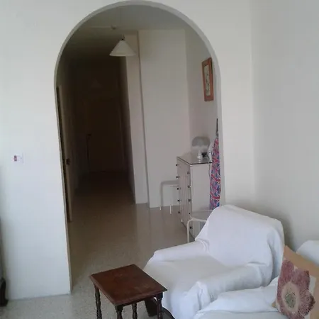 Tony's Flats Kalafrana