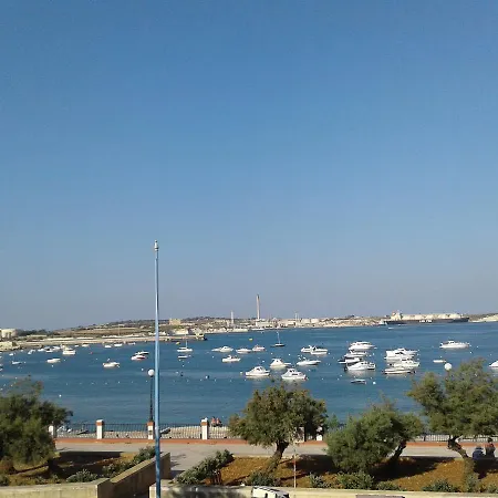 Tony's Flats * Kalafrana