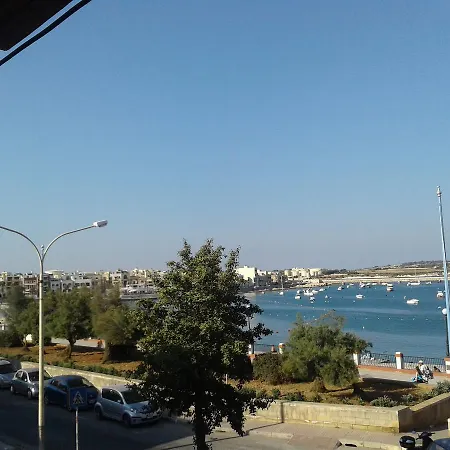 Tony's Flats Kalafrana