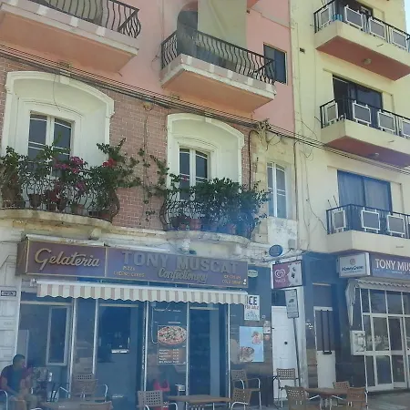 Tony's Flats Kalafrana