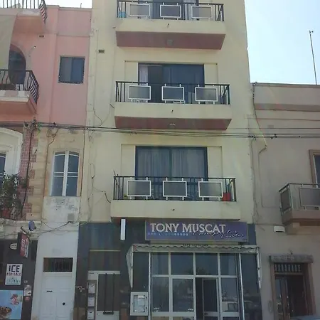 Tony's Flats * Kalafrana